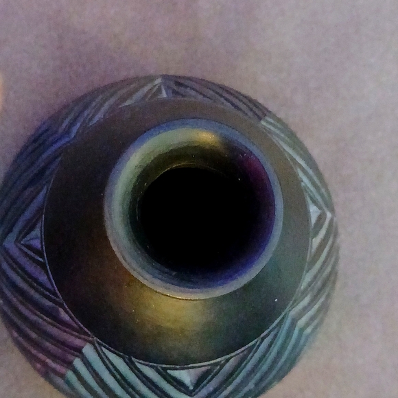 Japanese blackened geometric vase, signed - Picture 3 of 3